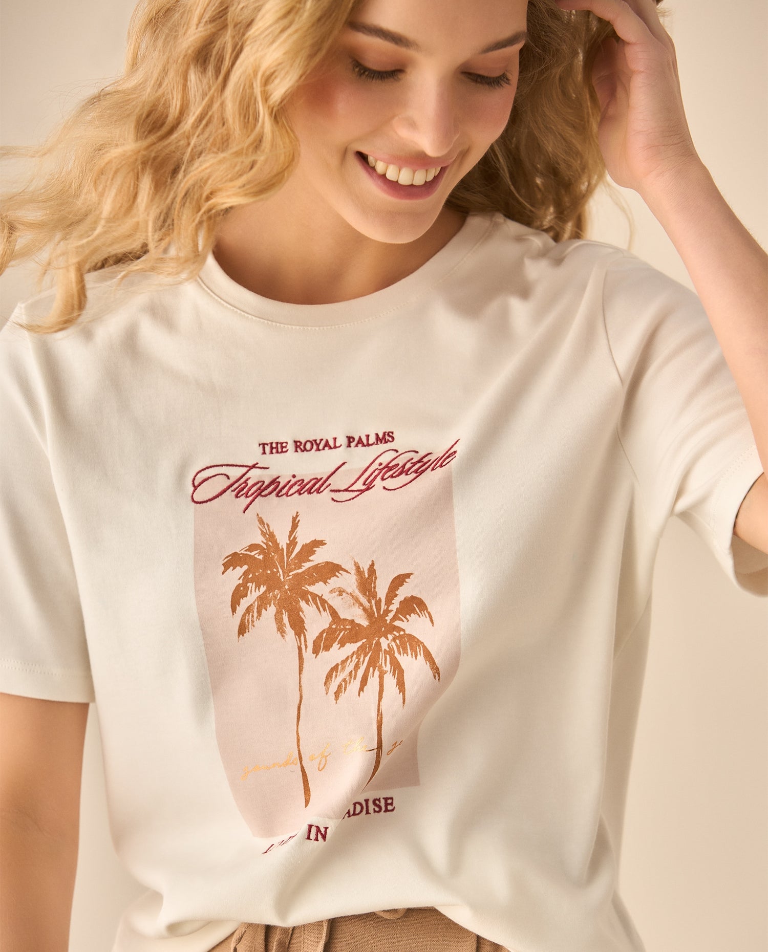 Camiseta basica con detalles bordados al frente para mujer - Blanco