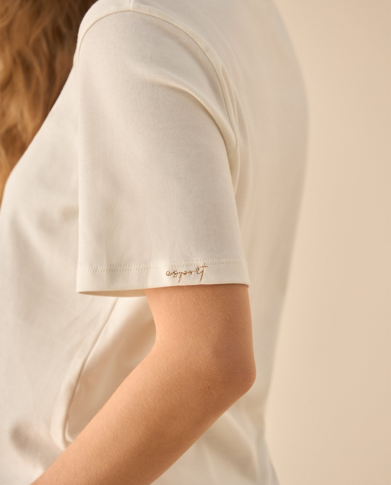 Camiseta basica con detalles bordados al frente para mujer - Blanco