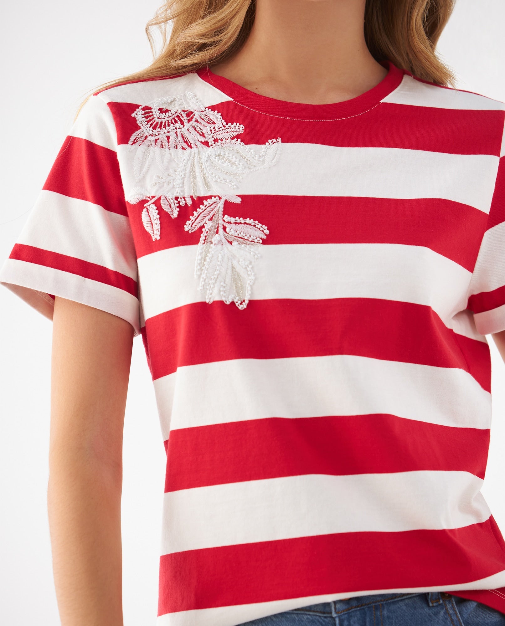 Camiseta con aplique bordado para mujer - Rojo 34_609F018_ROJ191763_3