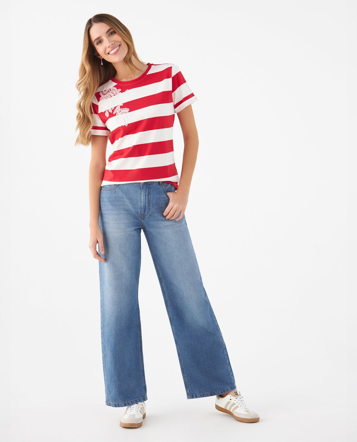 Camiseta con aplique bordado para mujer - Rojo