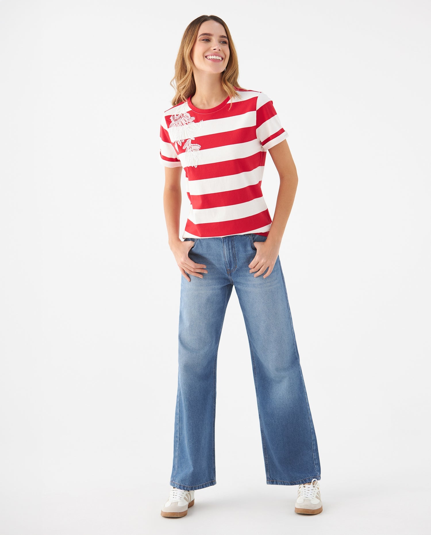 Camiseta con aplique bordado para mujer - Rojo