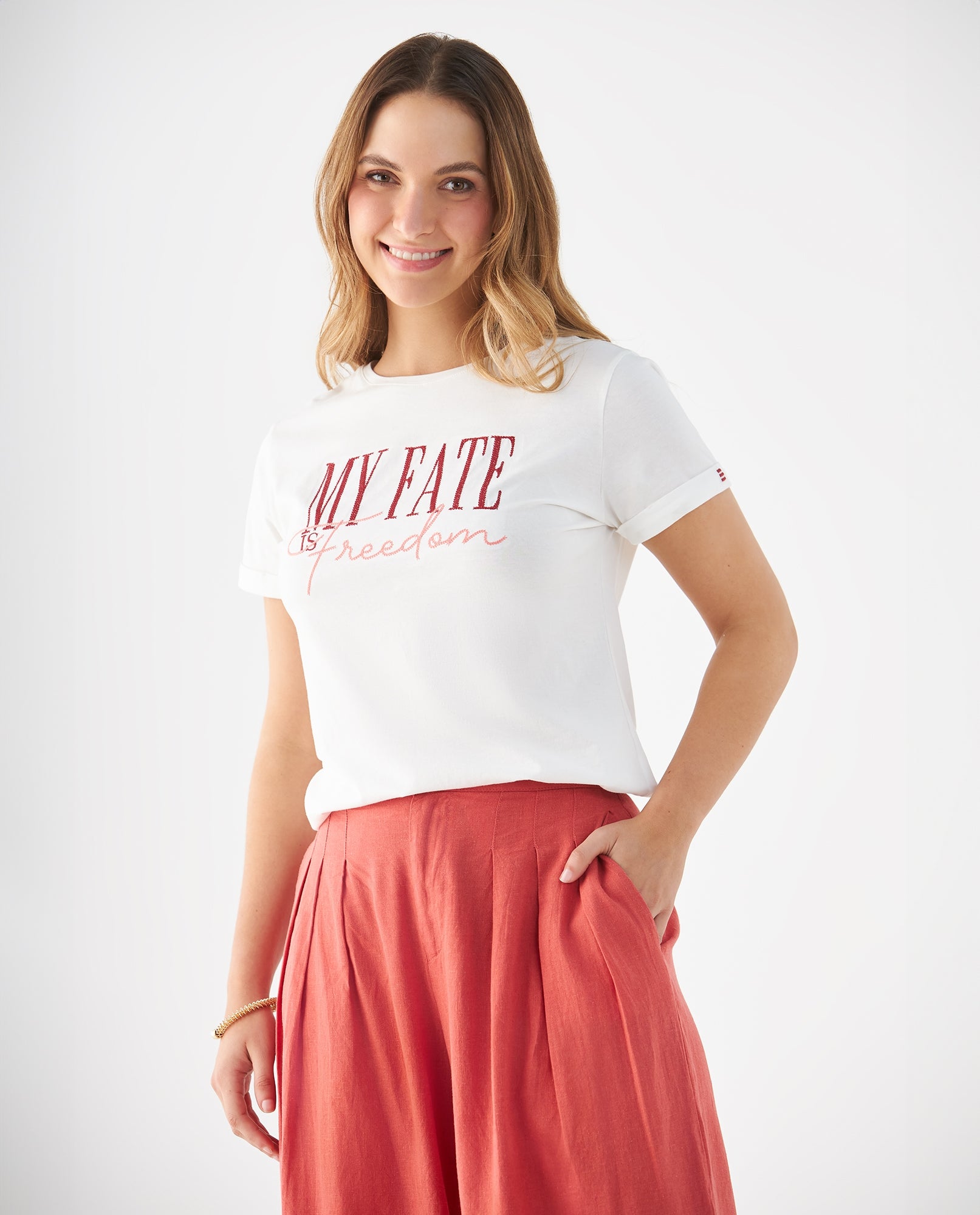 Camiseta con diseño bordado para mujer - Crudo 34_609F029_CRU110602_0