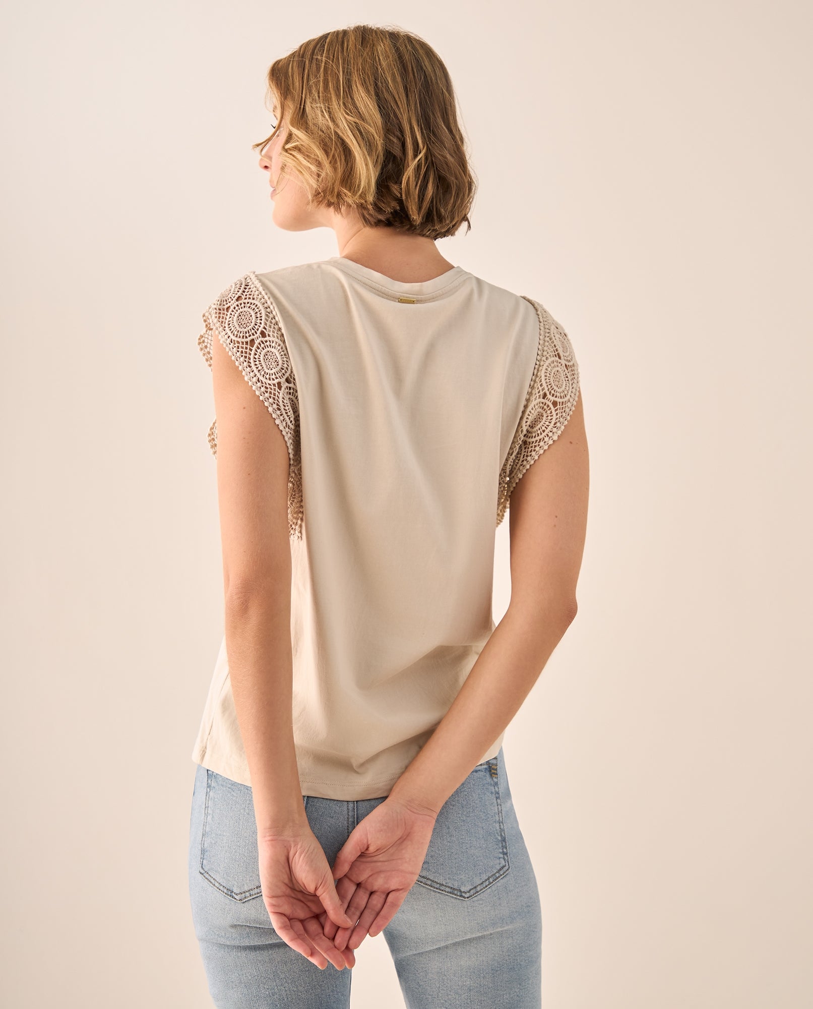 Camiseta con Encaje Decorativo - Beige 34_609G004_BEI141107_5