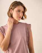 Camiseta con Encaje Decorativo - Rosa