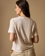 Camiseta con Bordados Florales Artesanales - Crudo