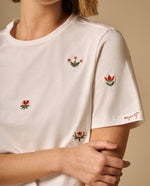 Camiseta Blanca con Bordados Florales - Crudo