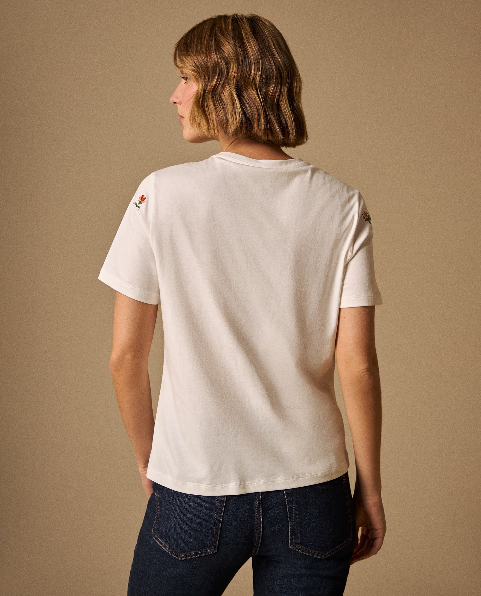 Camiseta Blanca con Bordados Florales - Crudo 34_609G016_CRU114201_5