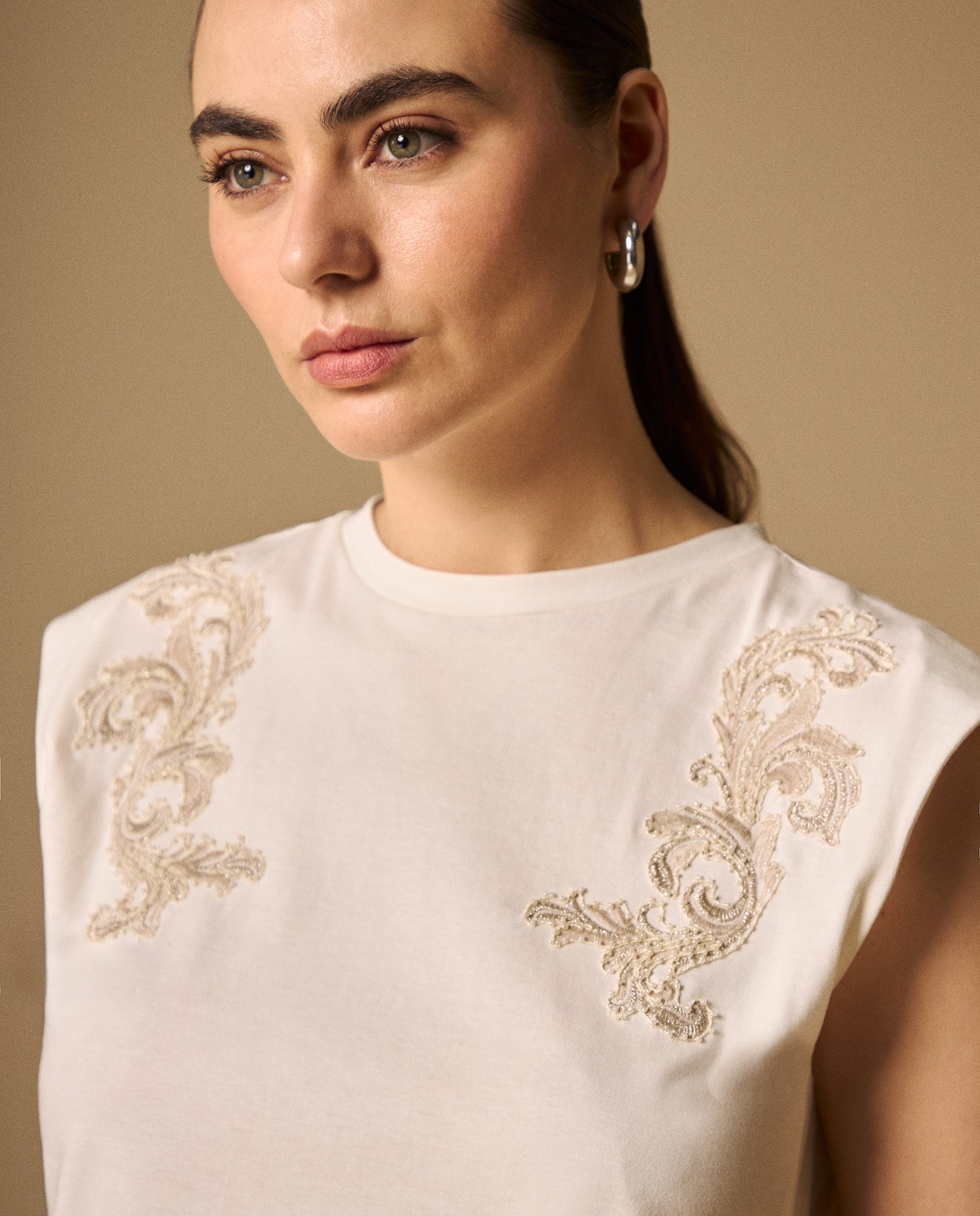 Camiseta con Bordados Paisley - Blanco
