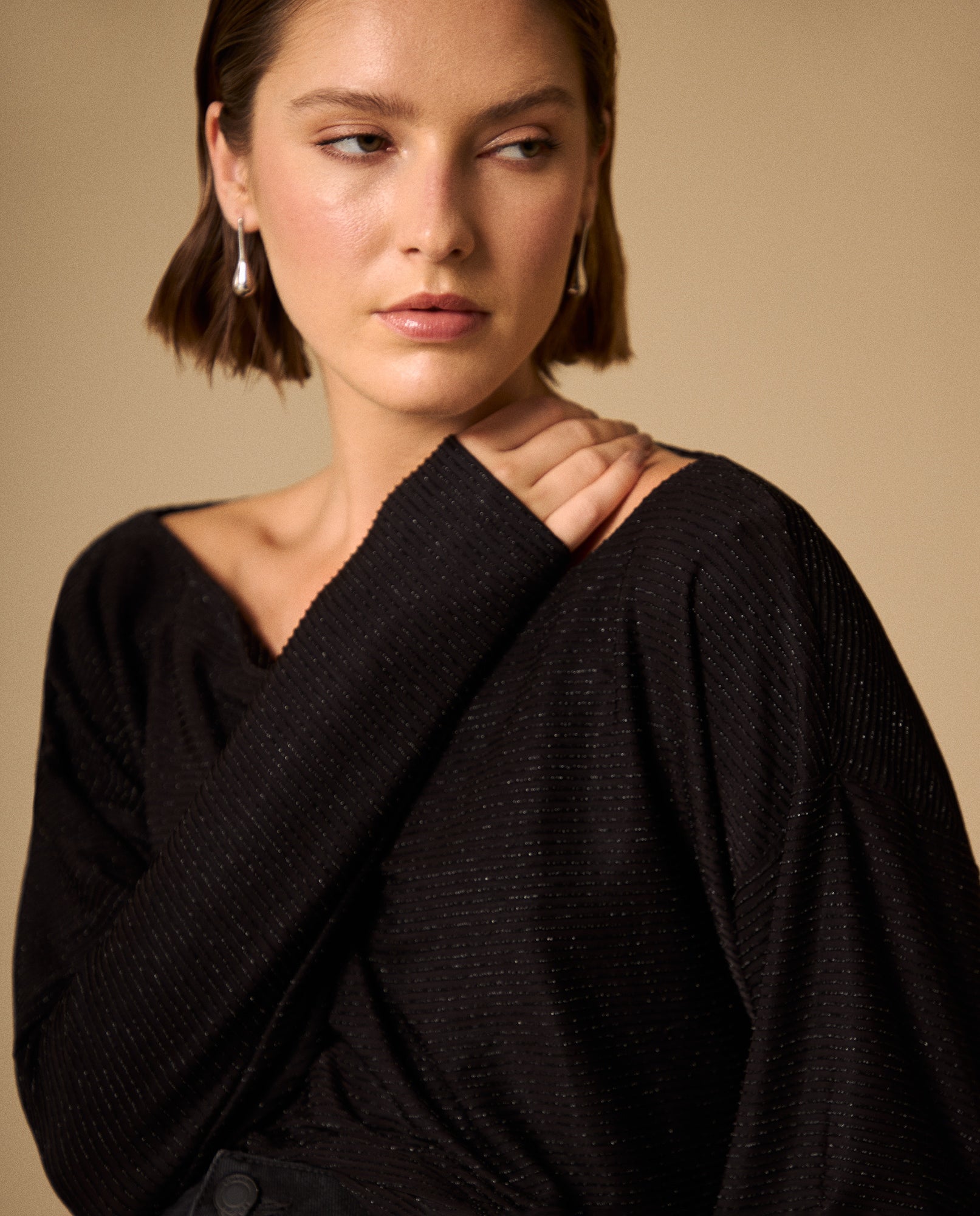Camiseta Negra con Lurex Off-Shoulder - Negro 34_609G018_NEG190303_0
