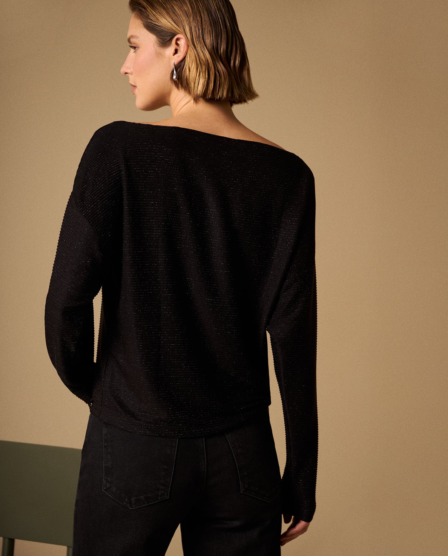 Camiseta Negra con Lurex Off-Shoulder - Negro
