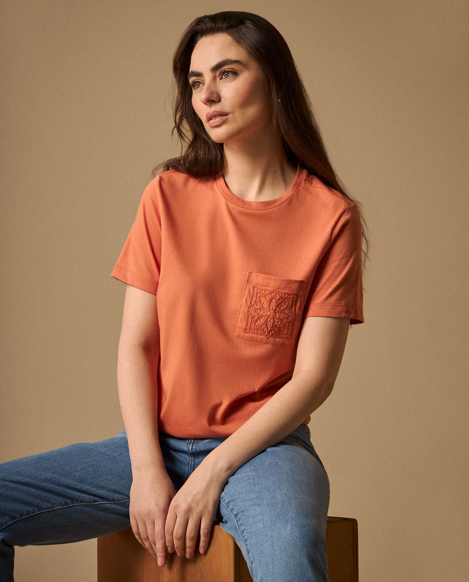 Camiseta Naranja con Bordado Floral - Naranja
