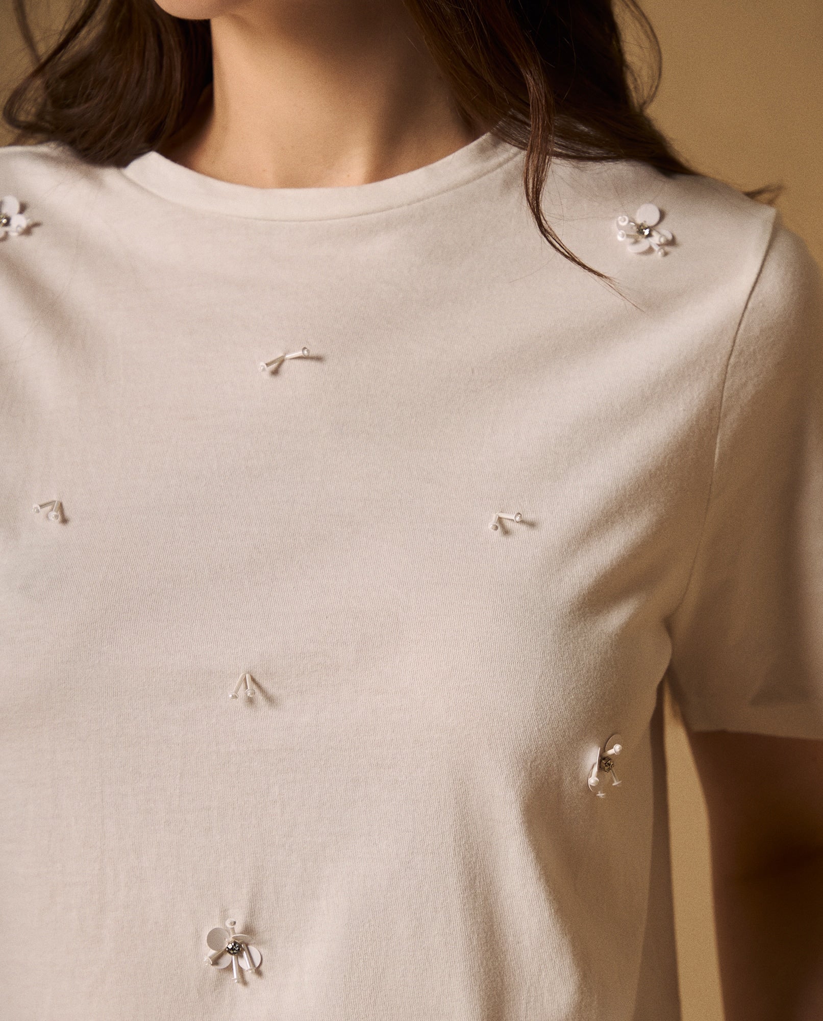 Camiseta con Flores Bordadas y Perlas - Blanco 34_609G200_BLA114202_4