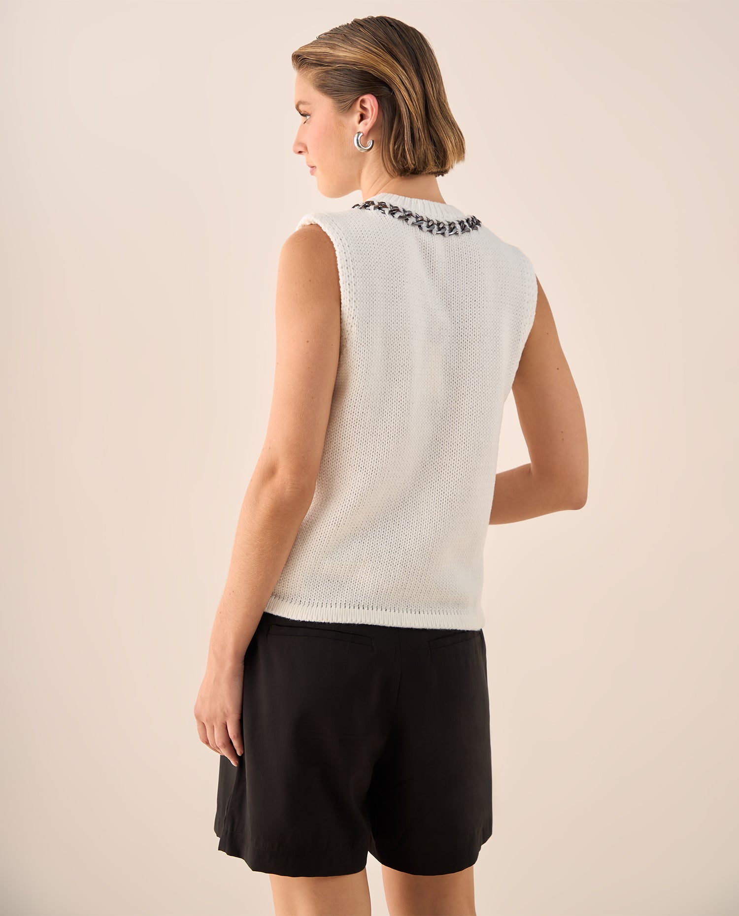 Camiseta Tejida con Cadena Decorativa - Crudo
