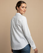 Camisa con flores bordadas para mujer - Crudo