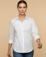 Camisa con flores bordadas para mujer - Crudo