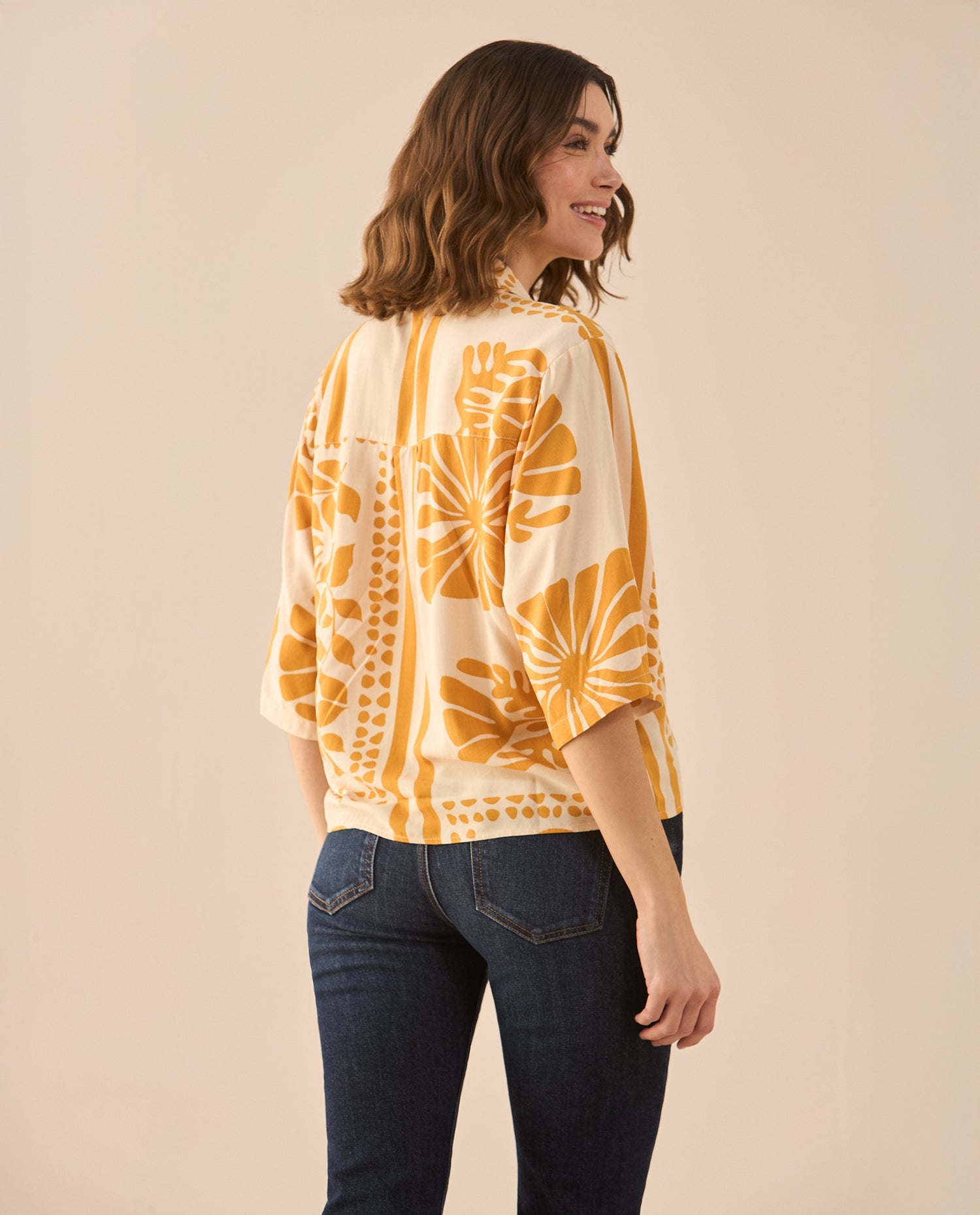 Camisa con estampado de flores para mujer - Crudo