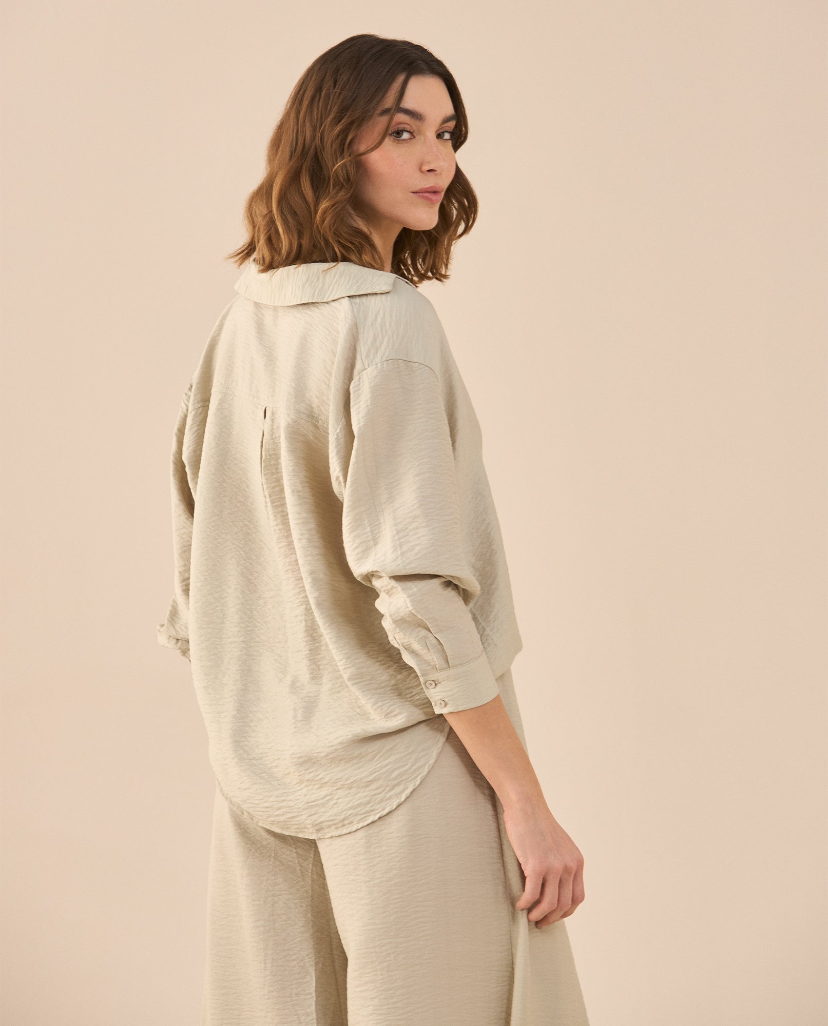 Camisa clásica manga larga para mujer - Beige 34_611G040_BEI156307_4