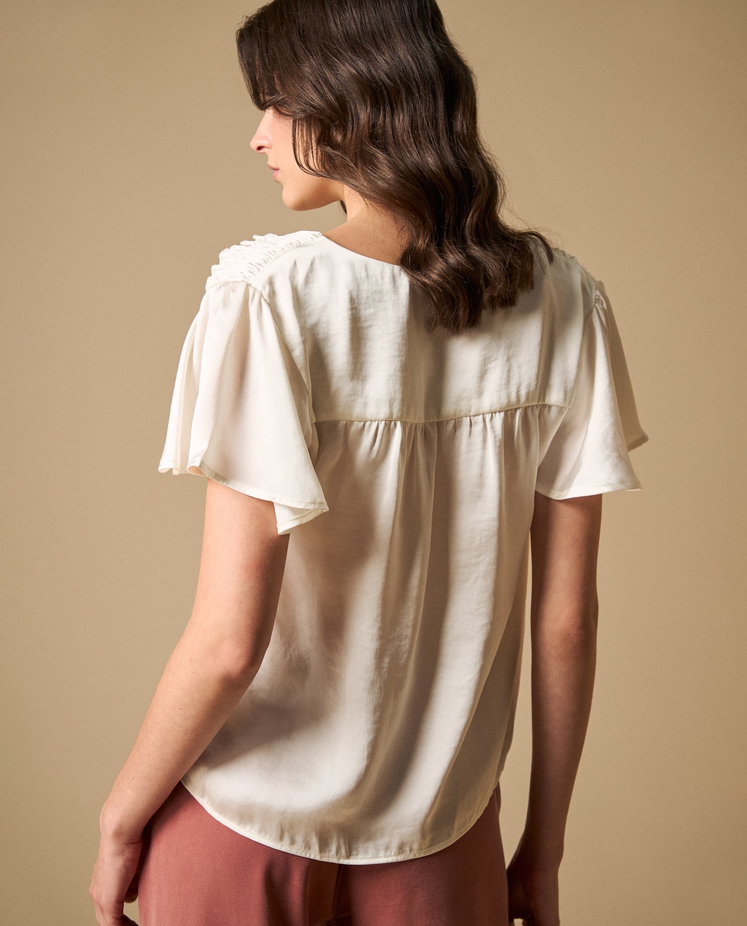 Camisa manga corta cuello en V con detalle fruncido - Blanco