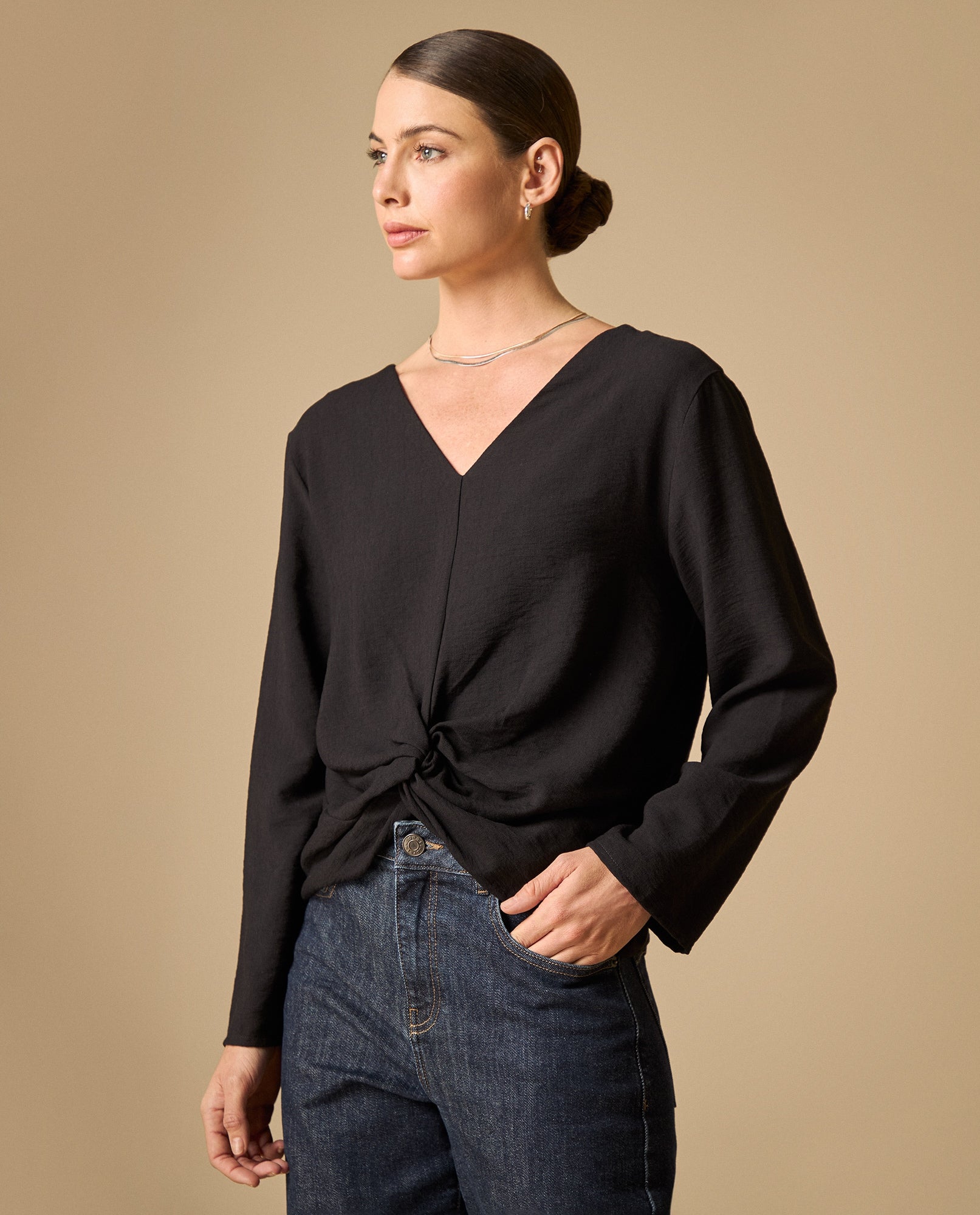Camisa manga corta cuello en V silueta amplia - Negro 34_611H007_NEG190303_5
