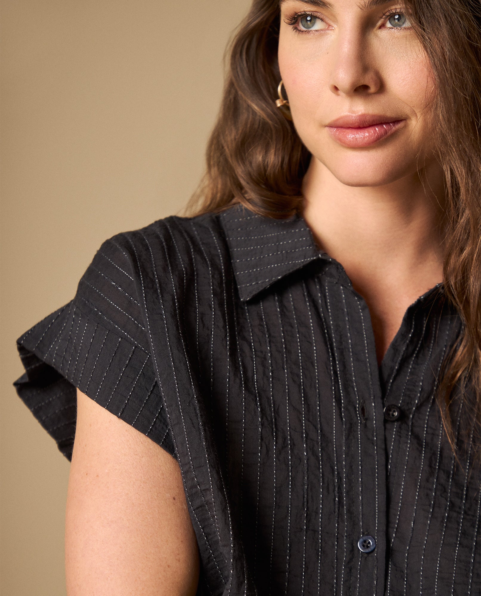 Camisa camisera manga corta textura sutil - Negro 34_611H020_NEG190303_3
