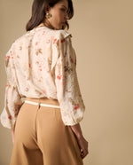 Camisa manga larga con volantes y amarre en escote - Blanco