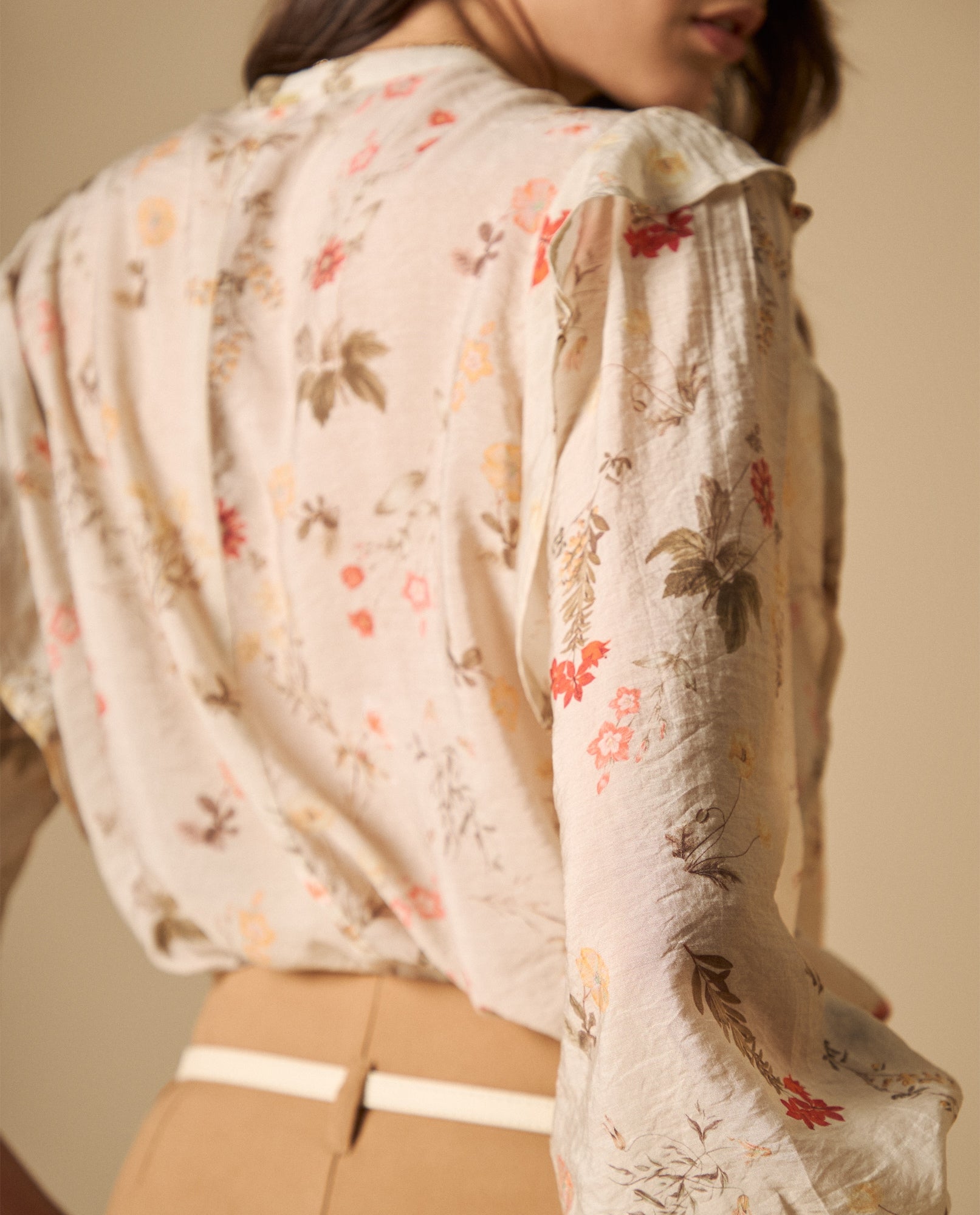 Camisa manga larga con volantes y amarre en escote - Blanco 34_611H028_BLA114202_6