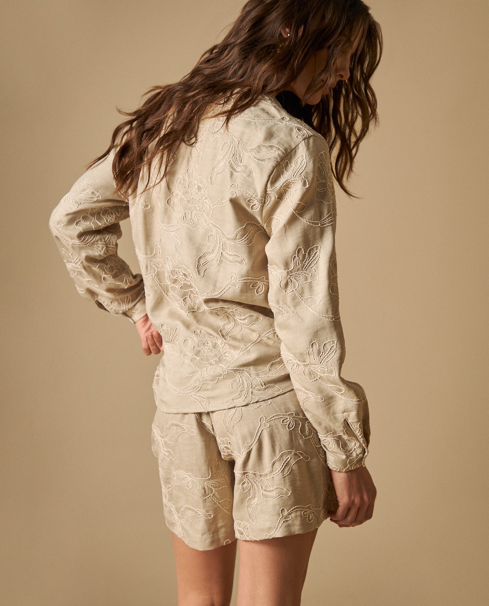 Camisa ligera manga larga cuello redondo - Beige 34_611H034_BEI151306_5