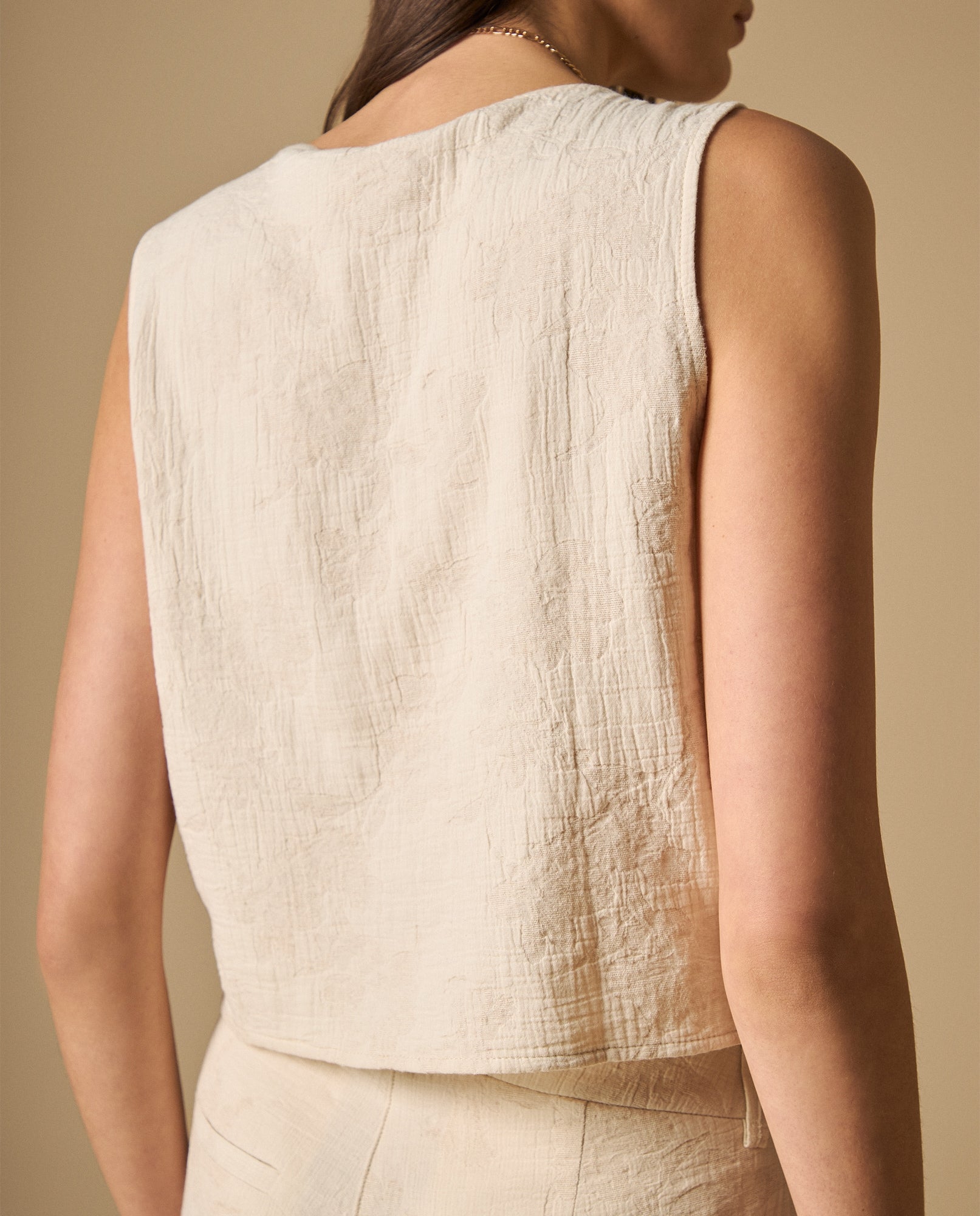 Camisa manga sisa con cuello en V y lazos frontales - Crudo 34_611H035_CRU110604_4