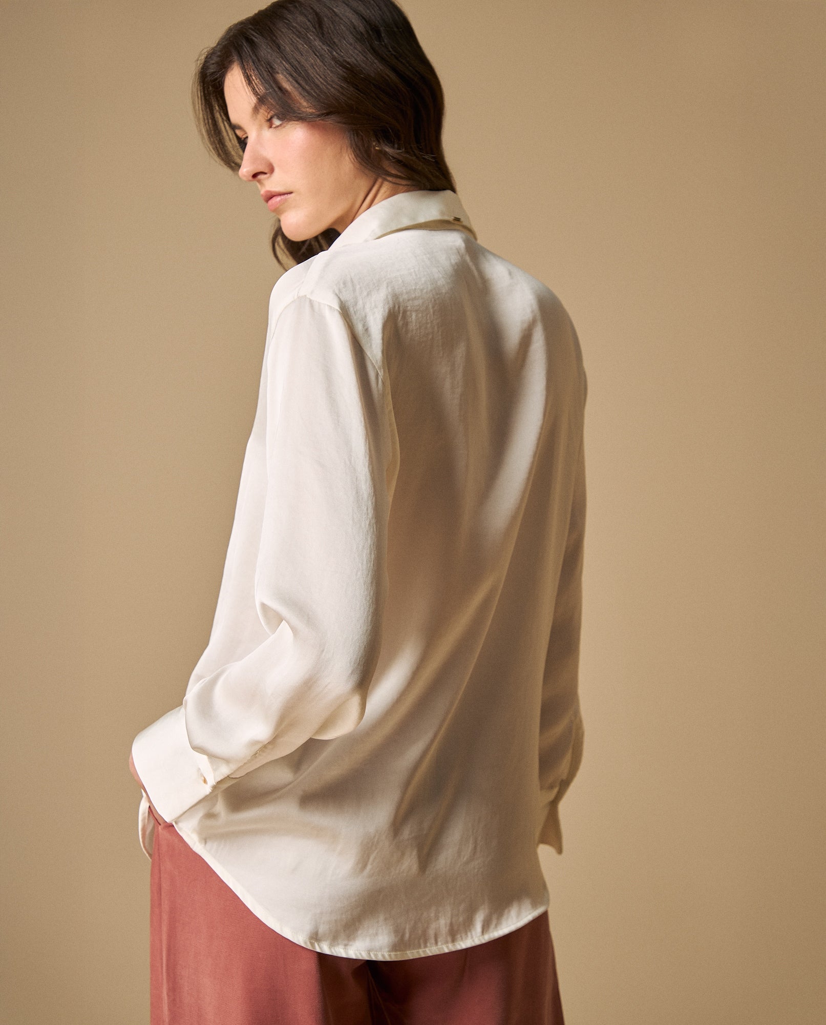 Camisa manga larga cuello camisero silueta fluida - Blanco 34_611H042_BLA114202_6