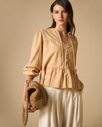 Camisa bordada manga larga cuello en V - Beige