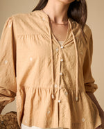 Camisa bordada manga larga cuello en V - Beige
