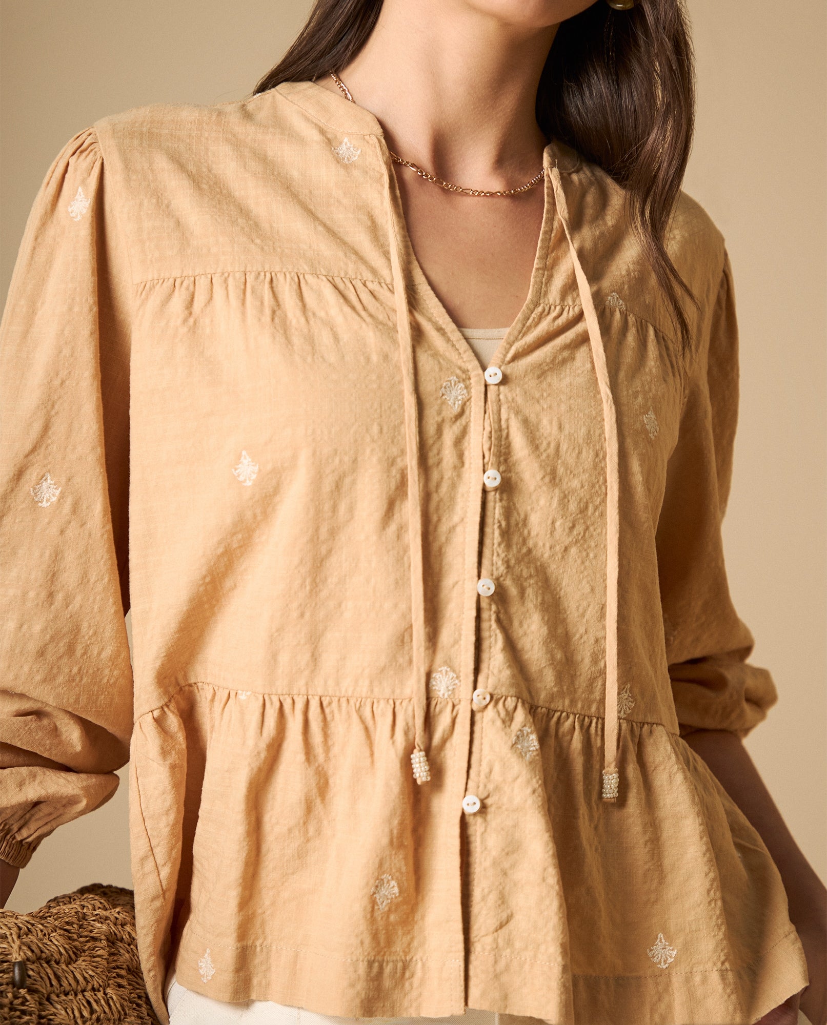 Camisa bordada manga larga cuello en V - Beige 34_611H047_BEI151220_3
