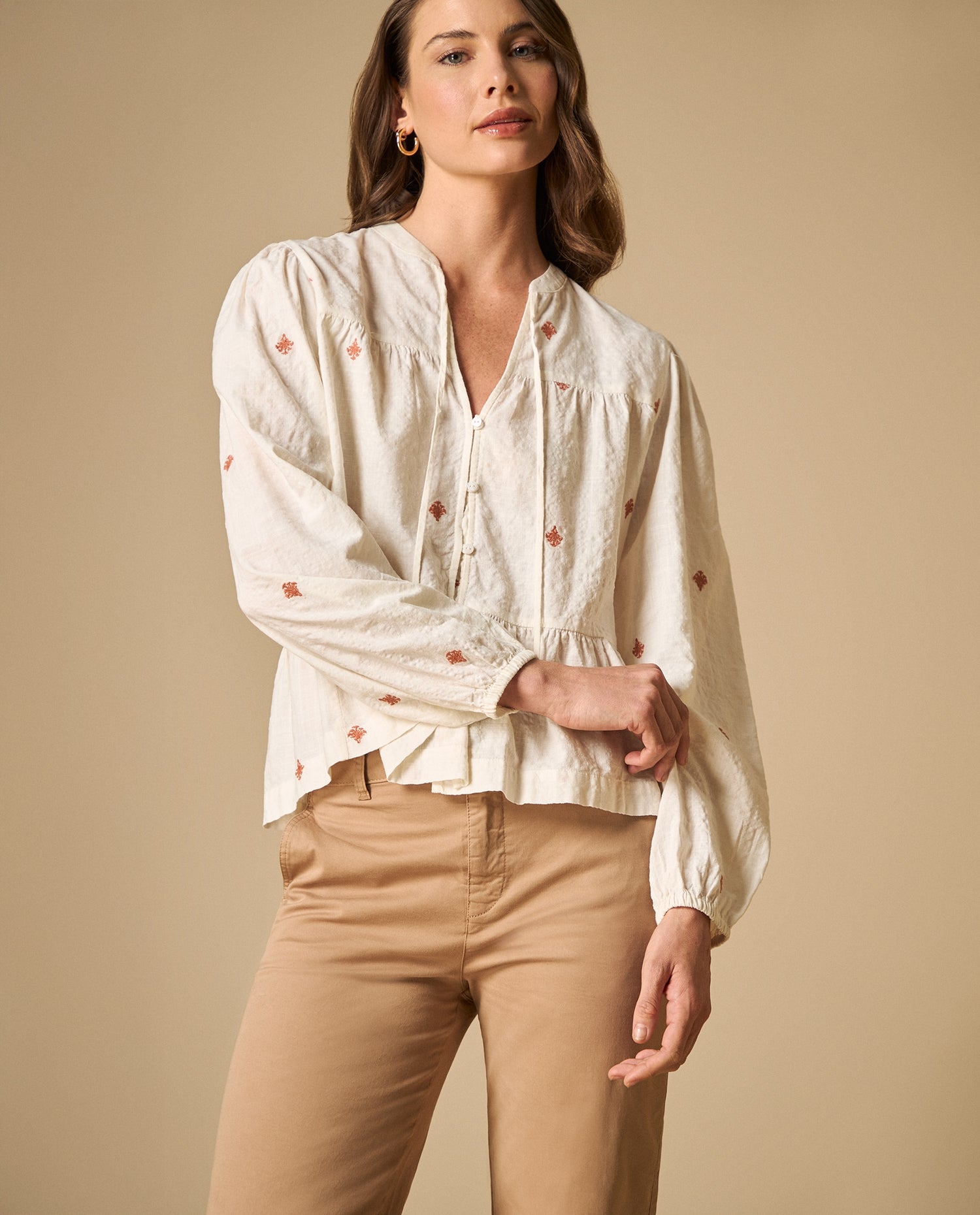 Camisa bordada manga larga cuello en V - Blanco