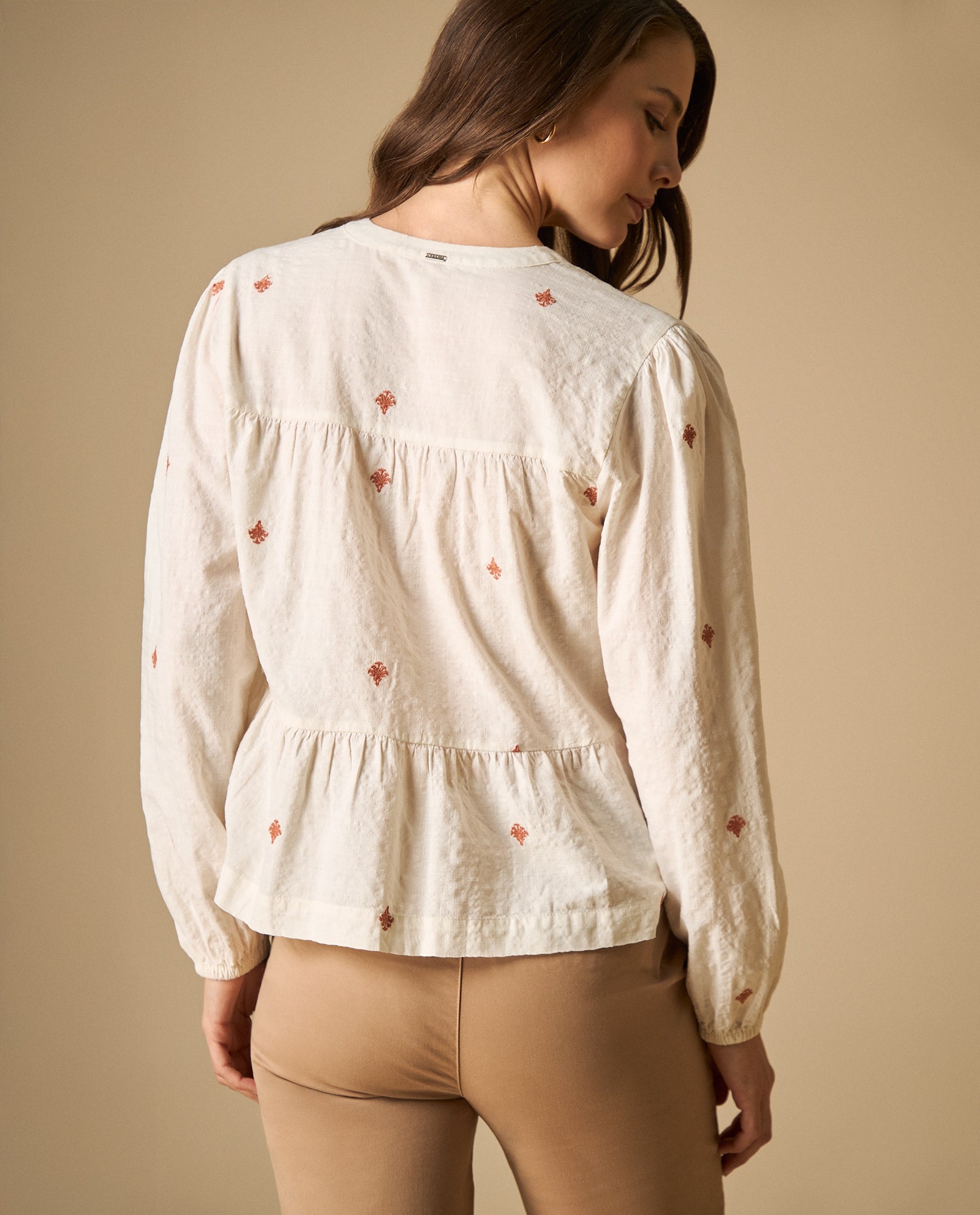 Camisa bordada manga larga cuello en V - Blanco 34_611H047_BLA114202_5