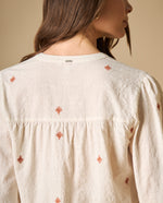 Camisa bordada manga larga cuello en V - Blanco