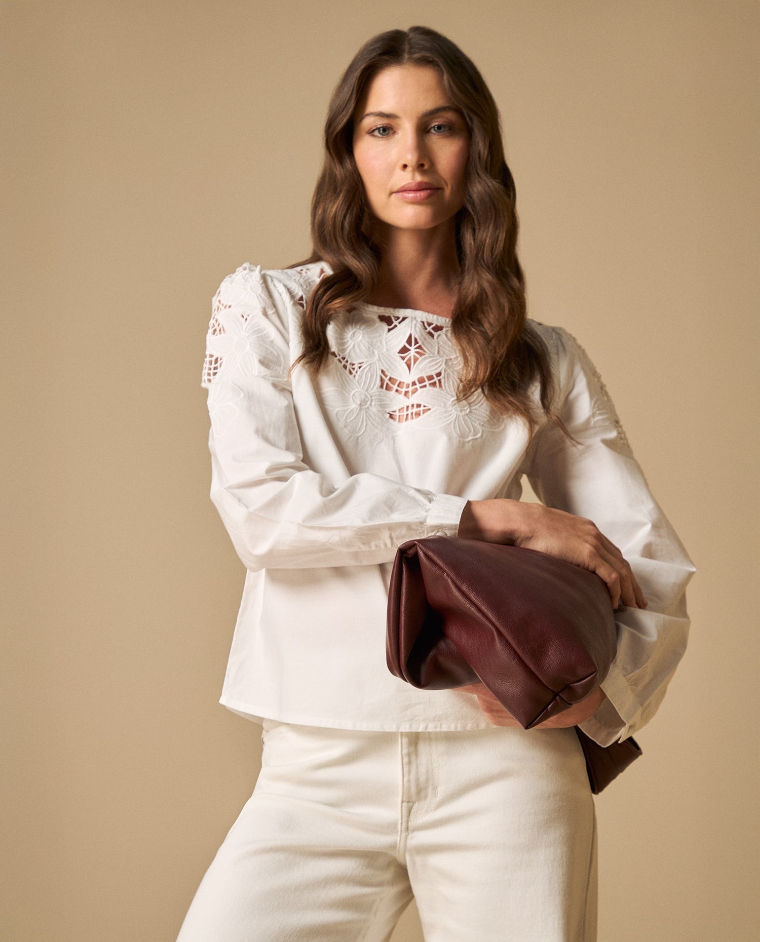 Camisa manga sisa con bordado perforado en escote y hombros - Blanco