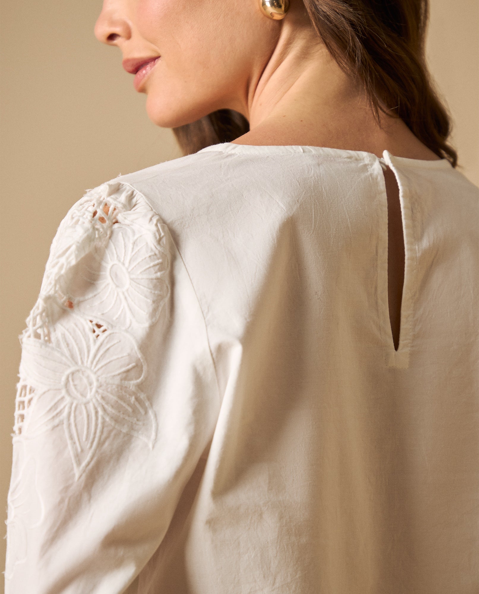 Camisa manga sisa con bordado perforado en escote y hombros - Blanco 34_611H200_BLA110700_6