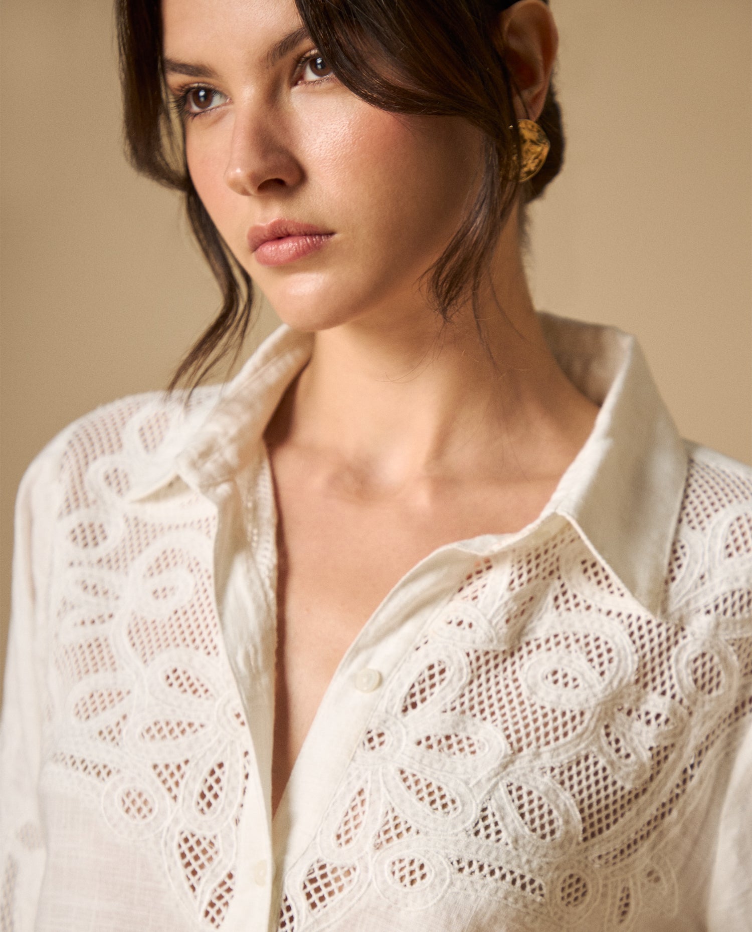 Camisa manga sisa con bordado y textura - Crudo