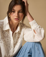 Camisa manga sisa con bordado y textura - Crudo