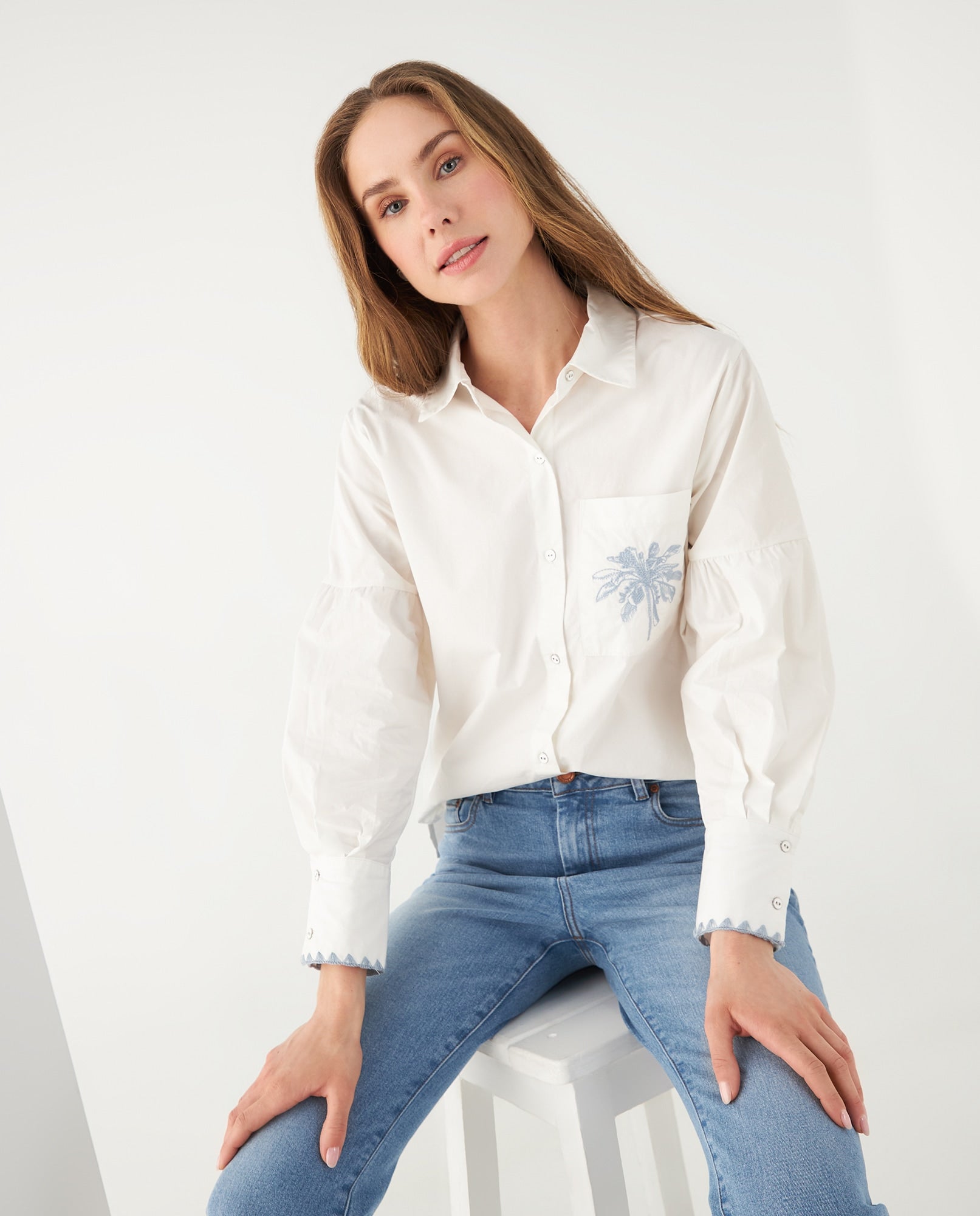 Camisa con apliques bordados para mujer - Crudo 34_612F032_CRU110602_6