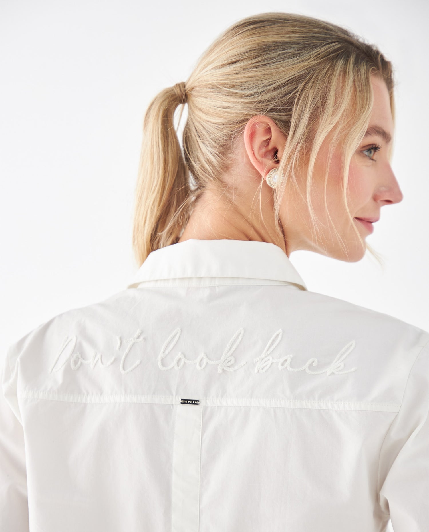 Camisa clásica de botones para mujer - Crudo