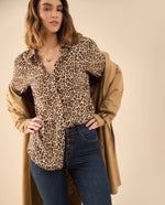 Camisa de animal print para mujer - Café