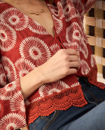 Camisa con detalles bordados para mujer - Rojo