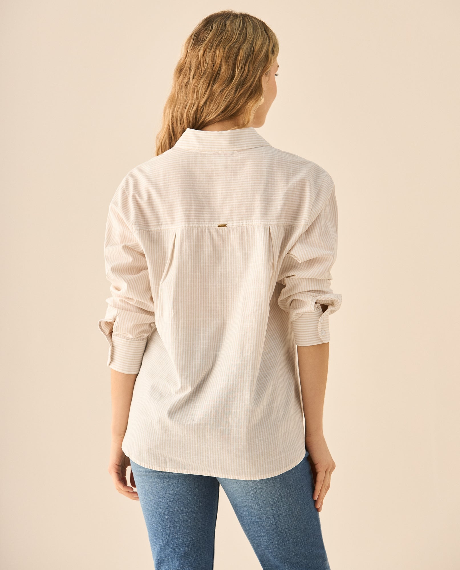 Camisa de diseño a rayas para mujer - Beige 34_612G040_BEI151307_4