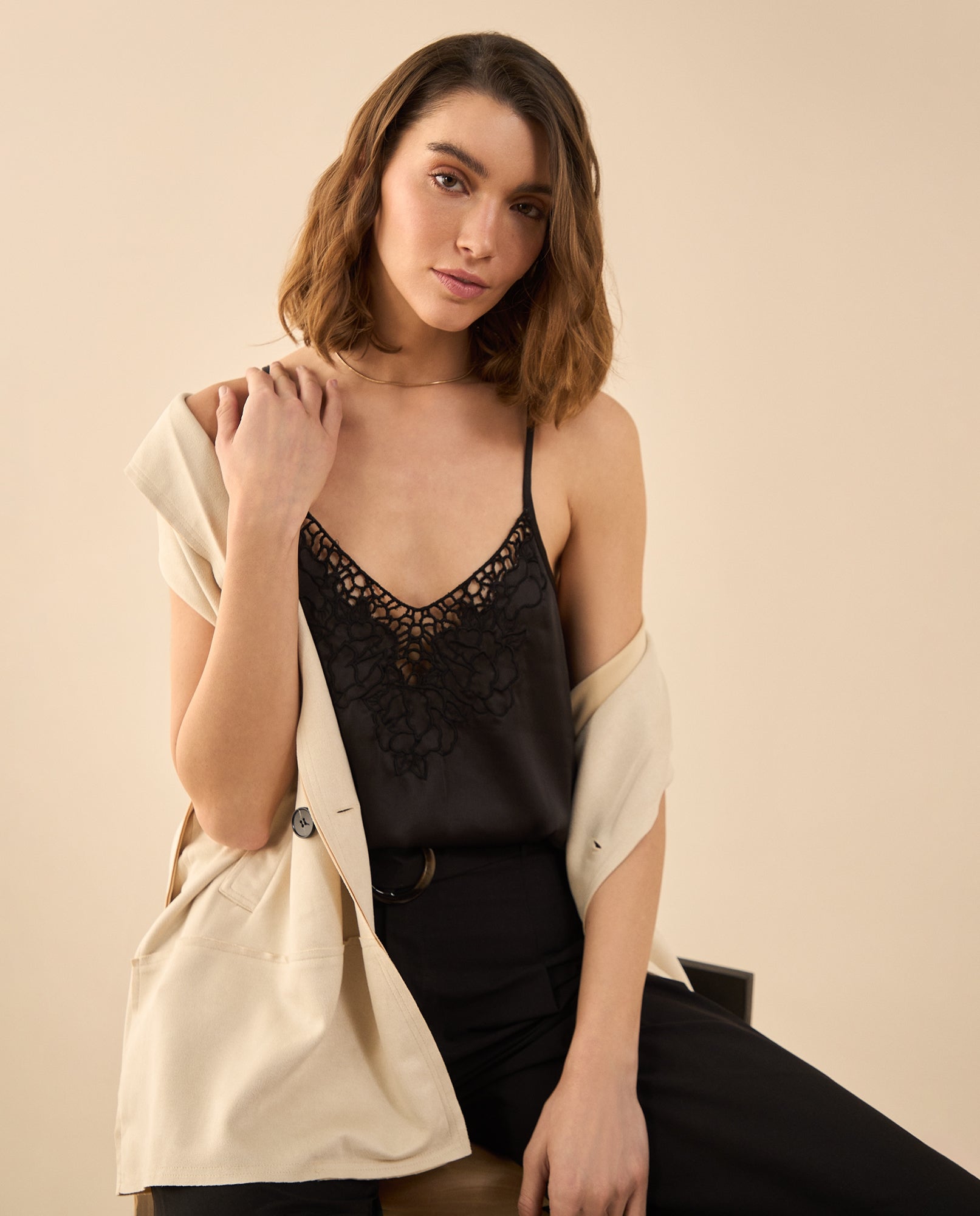 Camisa de tiras satinada para mujer - Negro 34_612G202_NEG190303_0