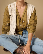 Camisa manga larga cuello en V con bordado floral - Café