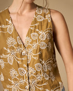 Camisa bordada manga sisa con cuello en V - Café