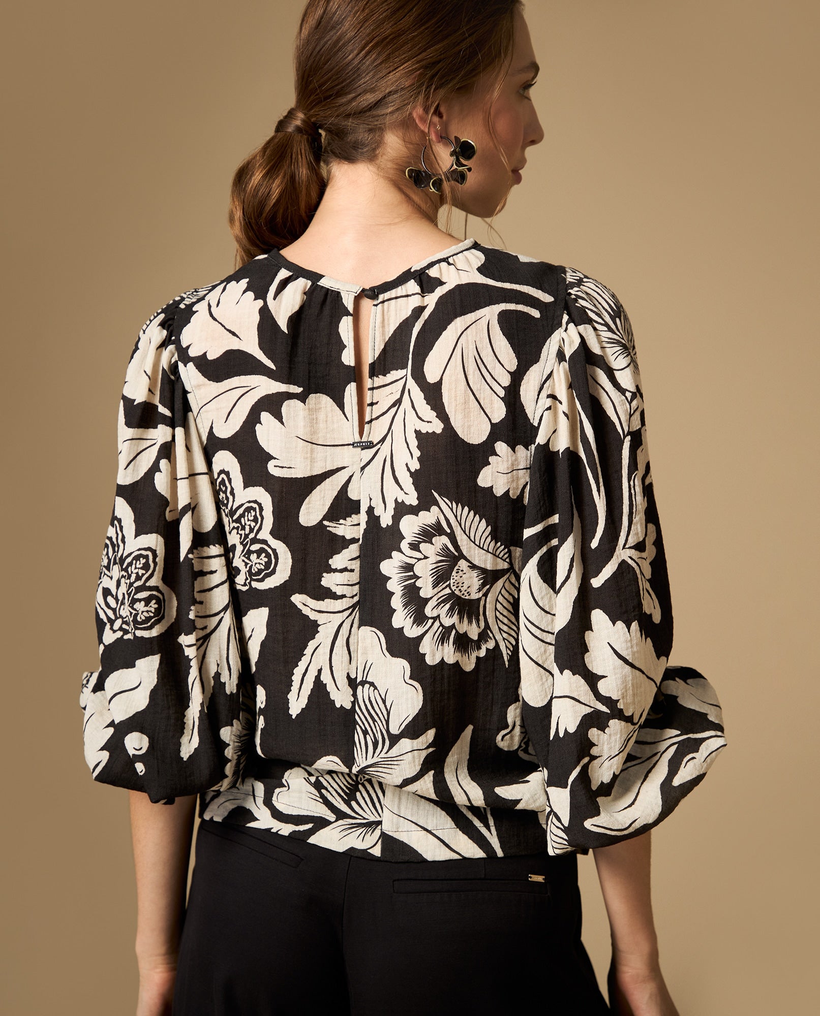 Camisa manga larga estampada cuello redondo - Negro 34_612H014_NEG190303_5