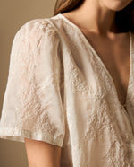 Camisa bordada manga corta cuello V con amarres - Crudo
