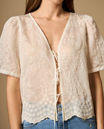 Camisa bordada manga corta cuello V con amarres - Crudo